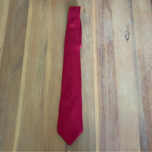 Men's Red Covington Silk Formal Tie - Picture 5 of 10